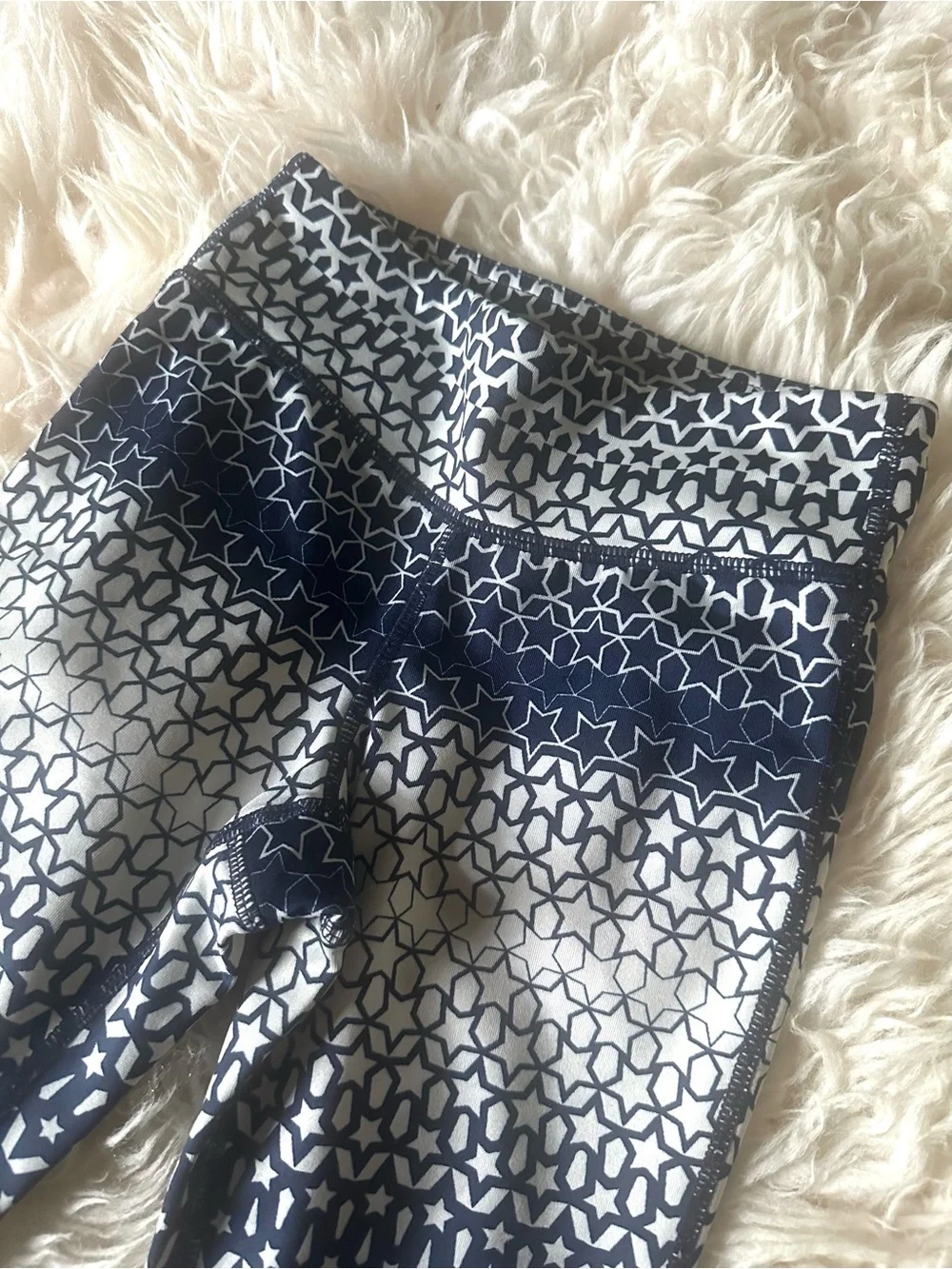 GAP Girls’ Navy and Star Print Active Leggings   Size small(6-7)